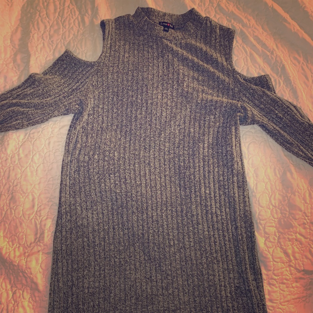 Sweater dress of shoulders 3”4 shelves